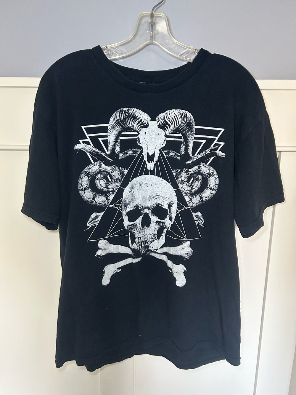 Vintage emo skull ram horns geometric snake print t-shirt